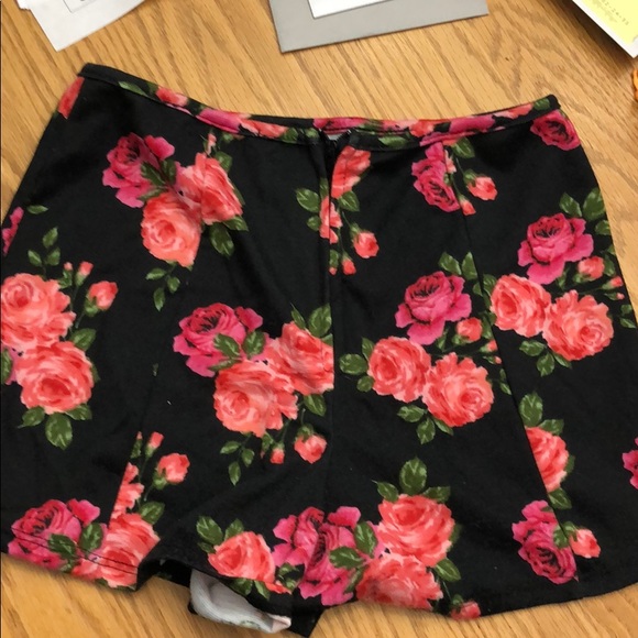 High waisted shorts - Picture 3 of 3